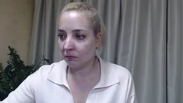 Snapshot of sweetpussy chatting on October 29, 3:55 pm sweetpussy online show from October 29, 3:55 pm