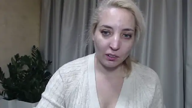 Snapshot of sweetpussy chatting on October 5, 1:46 pm sweetpussy online show from October 5, 1:46 pm