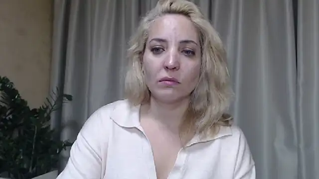 Snapshot of sweetpussy chatting on October 13, 4:08 pm sweetpussy online show from October 13, 4:08 pm