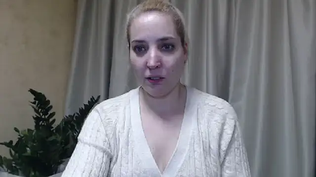 Snapshot of sweetpussy chatting on February 21, 11:55 am sweetpussy online show from February 21, 11:55 am