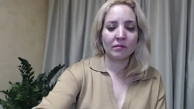 Snapshot of sweetpussy chatting on March 8, 9:08 pm sweetpussy online show from March 8, 9:08 pm