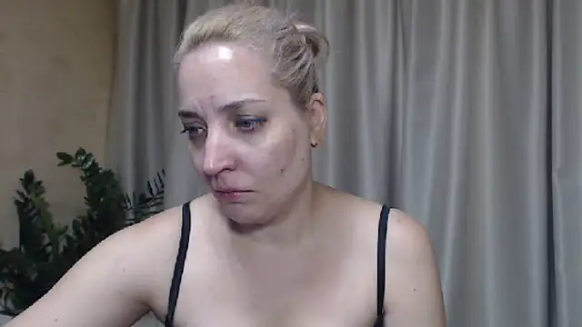Snapshot of sweetpussy chatting on September 21, 1:38 pm sweetpussy online show from September 21, 1:38 pm