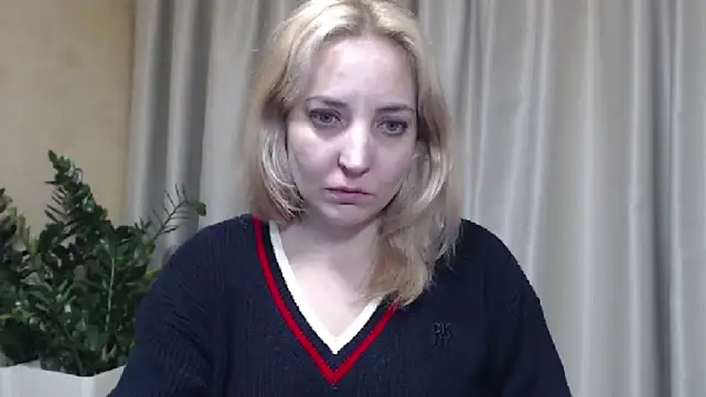 Snapshot of sweetpussy chatting on November 1, 12:43 pm sweetpussy online show from November 1, 12:43 pm