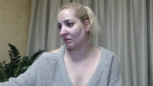 Snapshot of sweetpussy chatting on March 21, 6:18 pm sweetpussy online show from March 21, 6:18 pm
