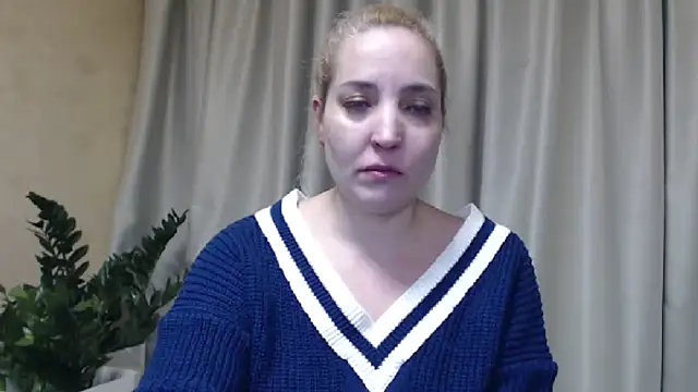 Snapshot of sweetpussy chatting on February 19, 5:27 pm sweetpussy online show from February 19, 5:27 pm