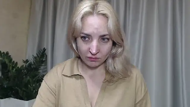 Snapshot of sweetpussy chatting on October 3, 1:56 pm sweetpussy online show from October 3, 1:56 pm