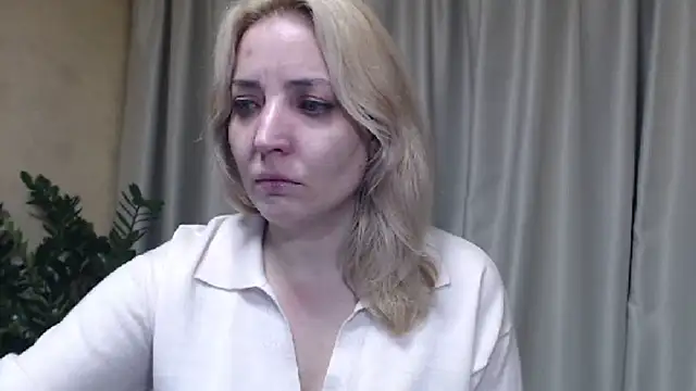 Snapshot of sweetpussy chatting on November 7, 3:49 pm sweetpussy online show from November 7, 3:49 pm