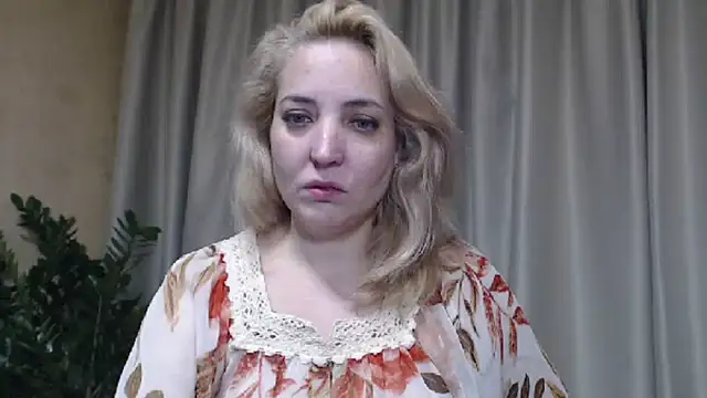 Snapshot of sweetpussy chatting on November 29, 3:56 pm sweetpussy online show from November 29, 3:56 pm