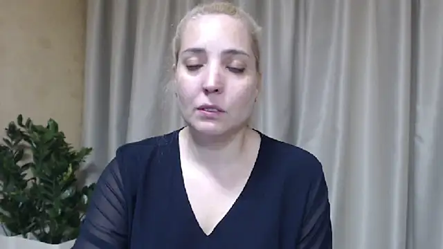 Snapshot of sweetpussy chatting on June 4, 3:49 pm sweetpussy online show from June 4, 3:49 pm