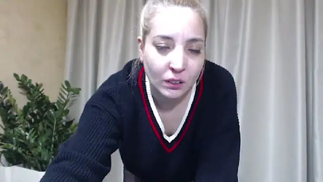 Snapshot of sweetpussy chatting on December 5, 6:17 pm sweetpussy online show from December 5, 6:17 pm