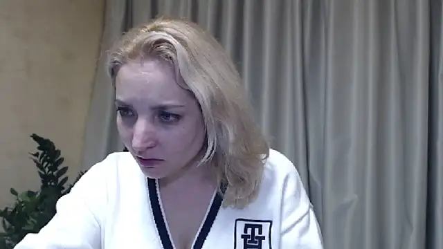 Snapshot of sweetpussy chatting on March 5, 9:15 pm sweetpussy online show from March 5, 9:15 pm