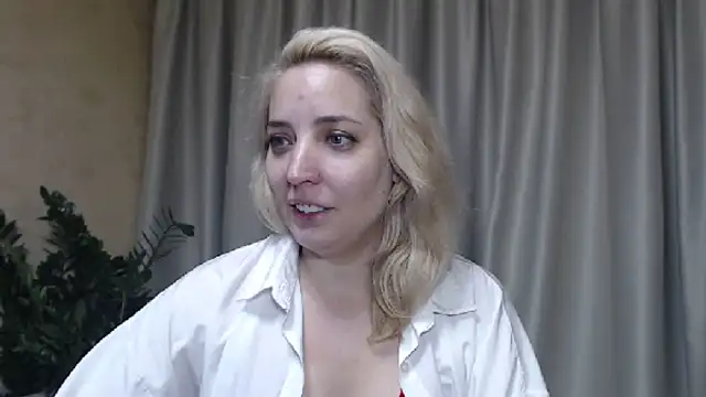 Snapshot of sweetpussy chatting on October 9, 2:17 pm sweetpussy online show from October 9, 2:17 pm
