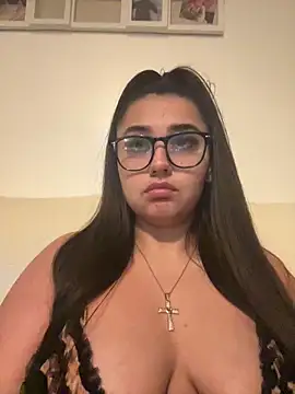 Wild Busty Niyah XX online show from May 8, 9:29 pm