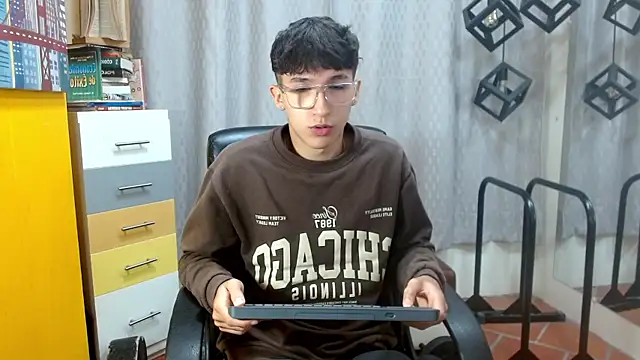 jeremy job online show from April 18, 11:56 am