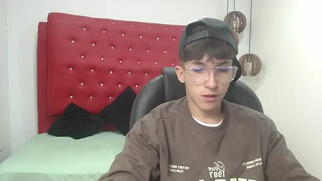 jeremy job online show from December 17, 11:37 am