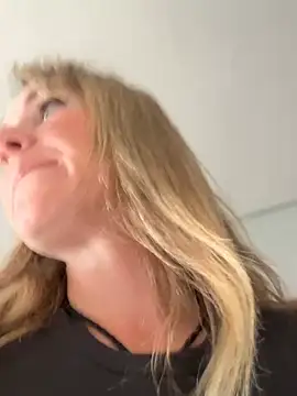 alluringpixie online show from April 12, 8:45 pm