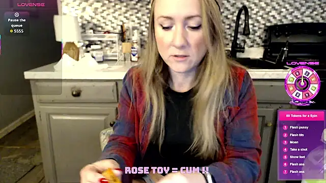 Snapshot of alluringpixie chatting on January 15, 9:29 pm alluringpixie online show from January 15, 9:29 pm