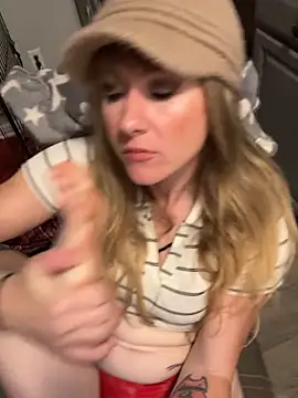 alluringpixie online show from April 2, 11:50 am