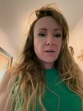 Snapshot of alluringpixie chatting on May 11, 12:17 pm alluringpixie online show from May 11, 12:17 pm