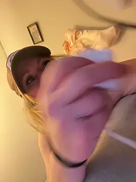 alluringpixie online show from March 6, 3:01 am