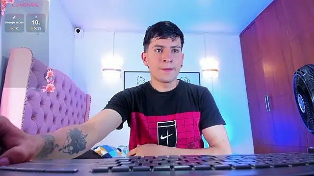 vaalentiino online show from March 10, 8:13 pm