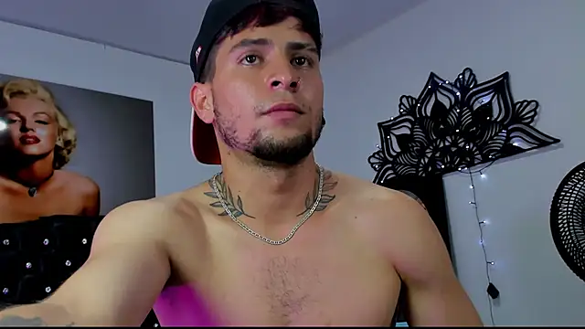 vaalentiino online show from December 13, 8:04 pm