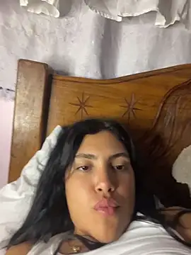 Snapshot of _Laurentt_ chatting on April 14, 2:05 am Laurentt online show from April 14, 2:05 am