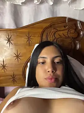 Snapshot of _Laurentt_ chatting on May 5, 12:57 am Laurentt online show from May 5, 12:57 am