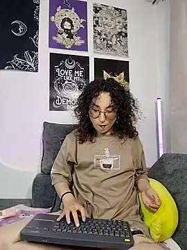 Snapshot of little__ammy chatting on July 6, 10:00 am little ammy online show from July 6, 10:00 am