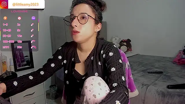 Snapshot of little__ammy chatting on February 20, 11:01 am little ammy online show from February 20, 11:01 am