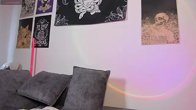 Snapshot of little__ammy chatting on June 8, 10:10 pm little ammy online show from June 8, 10:10 pm