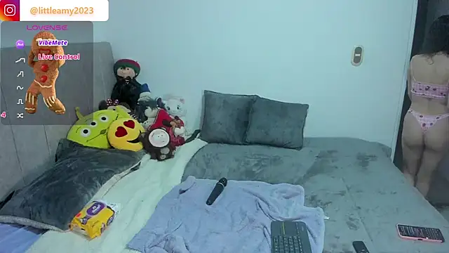 Snapshot of little__ammy chatting on January 6, 2:59 am little ammy online show from January 6, 2:59 am