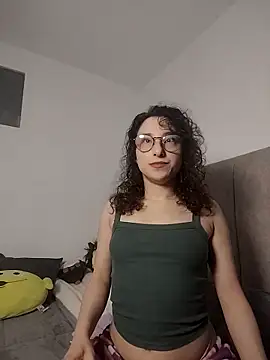 Snapshot of little__ammy chatting on February 9, 4:32 am little ammy online show from February 9, 4:32 am