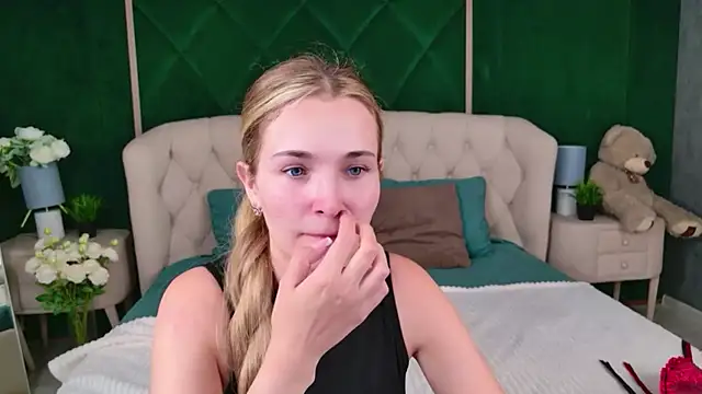 Snapshot of Lina_Sinerz chatting on July 17, 3:42 pm Lina Sinerz online show from July 17, 3:42 pm