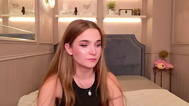 Snapshot of Lina_Sinerz chatting on June 25, 4:32 am Lina Sinerz online show from June 25, 4:32 am
