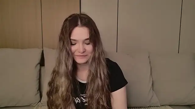 Lina Sinerz online show from March 17, 8:45 pm