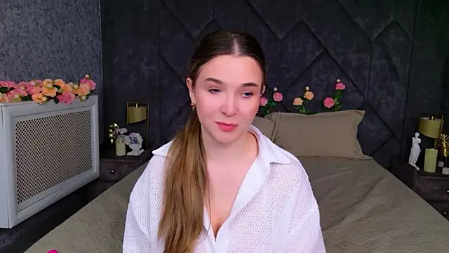 Lina Sinerz online show from March 25, 8:30 pm