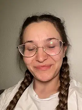 Lina Sinerz online show from March 19, 3:45 pm