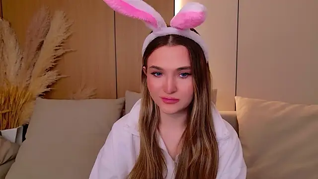 Lina Sinerz online show from April 12, 8:45 pm