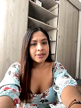 Snapshot of Alana-fox chatting on December 17, 4:56 pm Alana-fox online show from December 17, 4:56 pm