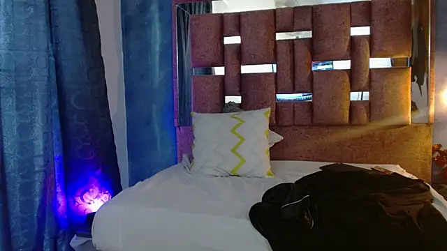 Snapshot of bella_volup chatting on February 13, 7:25 pm bella volup online show from February 13, 7:25 pm