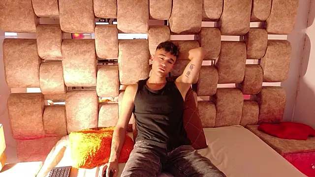 KathyAiden online show from March 25, 7:35 pm