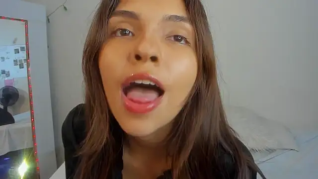 litle slut online show from February 19, 5:37 am