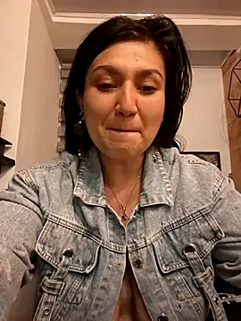 Magenta Moon online show from April 7, 11:50 pm