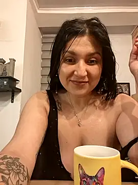 Magenta Moon online show from April 6, 11:39 pm