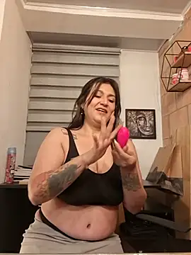 Snapshot of Magenta_Moon chatting on July 18, 1:36 am Magenta Moon online show from July 18, 1:36 am
