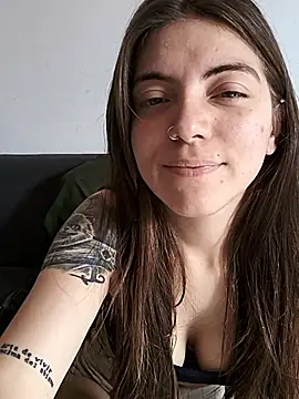 Ceciihot online show from January 6, 4:00 pm