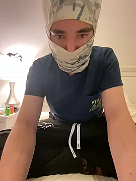 phantom898983 online show from April 18, 7:22 am