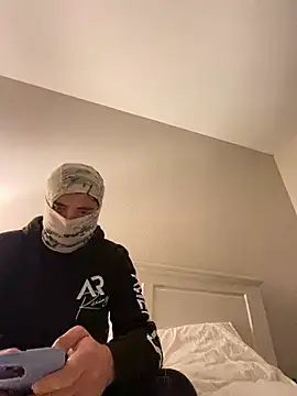 phantom898983 online show from April 2, 3:57 am