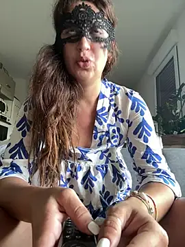 Deborahoff online show from July 2, 12:00 pm